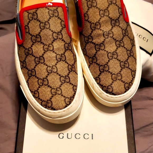 Gucci - Picture 1 of 4